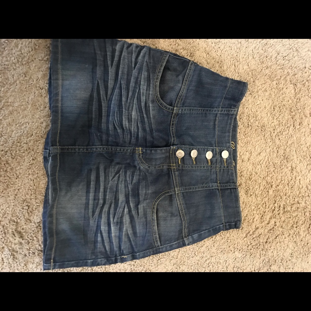 Guess jean skirt 26